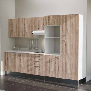 Kitchenette K46L - façades bois, plan monobloc blanc évier intégré à gauche, hotte blanche