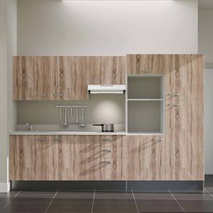 Kitchenette K46L - façades bois, plan monobloc blanc évier intégré à gauche, hotte blanche