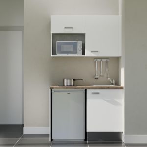 Kitchenette 120 cm blanche K07L-PT, plan de travail stratifié bois, frigo et micro-ondes inox