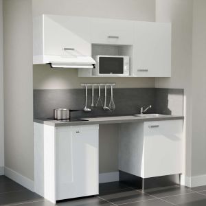 Kitchenette 180 cm K55L : façades blanches, plan de travail et crédences gris, frigo top, micro-ondes et hotte blanc